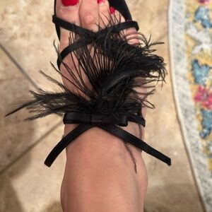 ❤️ BCBG Chic Black Feathered Women's Sandals